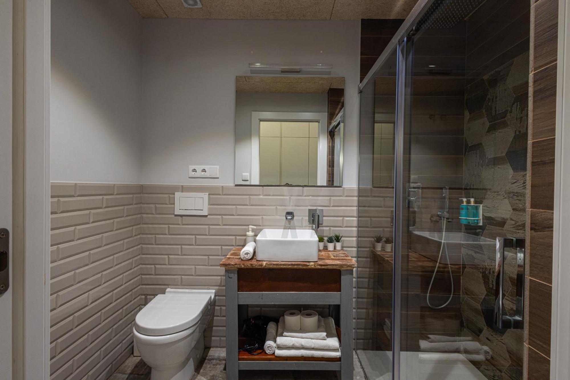 Florit Flats - Center Modern 1br 2bth Terrace Wi-fi Ac * Valenza
